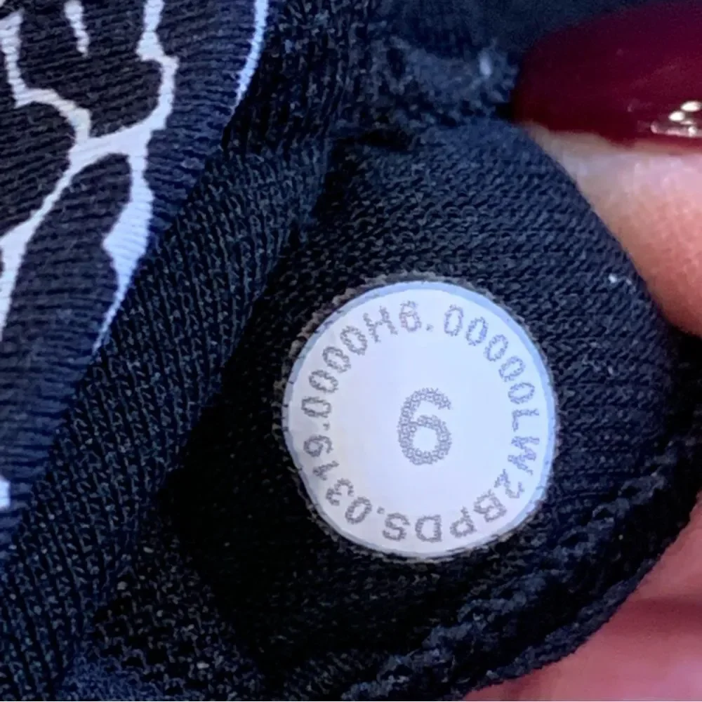 Lululemon Energy Bra *High Neck Polar Shift Alpine White Black Size 6